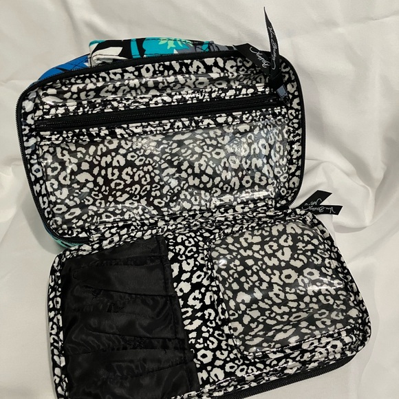 NWOT Vera Bradley Cosmetic Bag - Picture 2 of 3